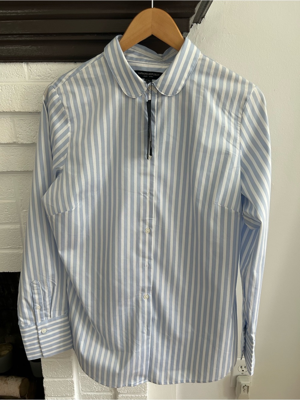 Banana Republic Riley Light Blue and White Stripe Button-Down Shirt Size 12 NEW - Picture 2 of 8